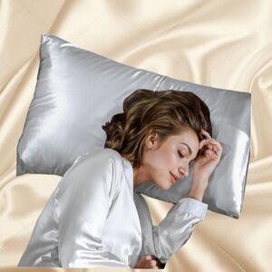 👣4/$20. Fata Paese ~ Soft White Satin Microfiber Queen Size Pillow Cases. NWT